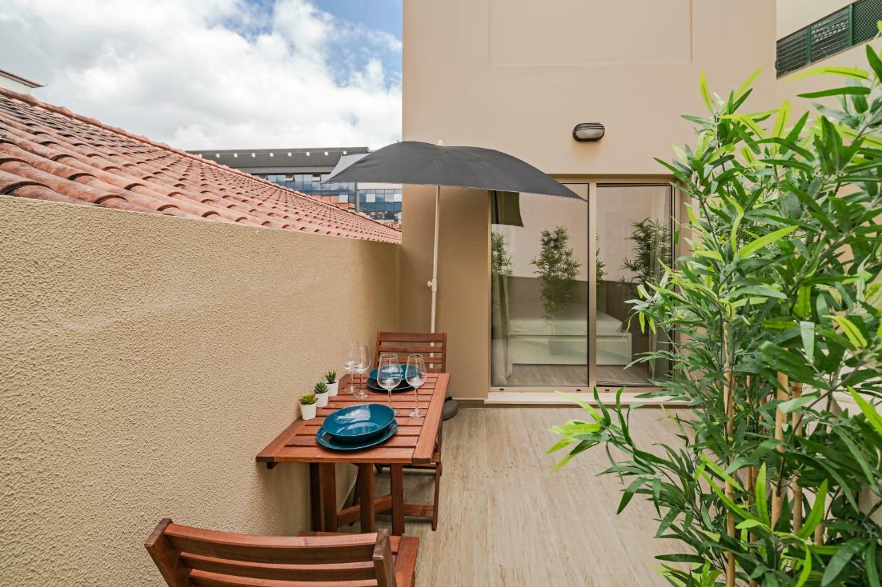 Drapes Design Apartments By An Island Apart Funchal  Exterior foto